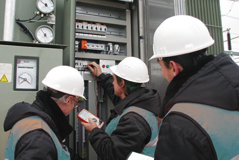 Монтаж систем управления освещением.jpg